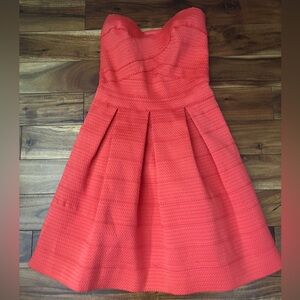 Express coral textured strapless pleated full skirt S